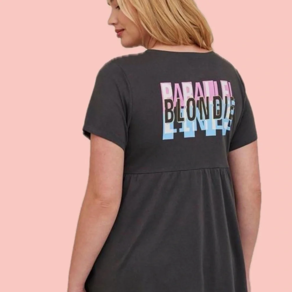 torrid Charcoal Gray Graphic Babydoll Tee with Blondie Print - Picture 3 of 5